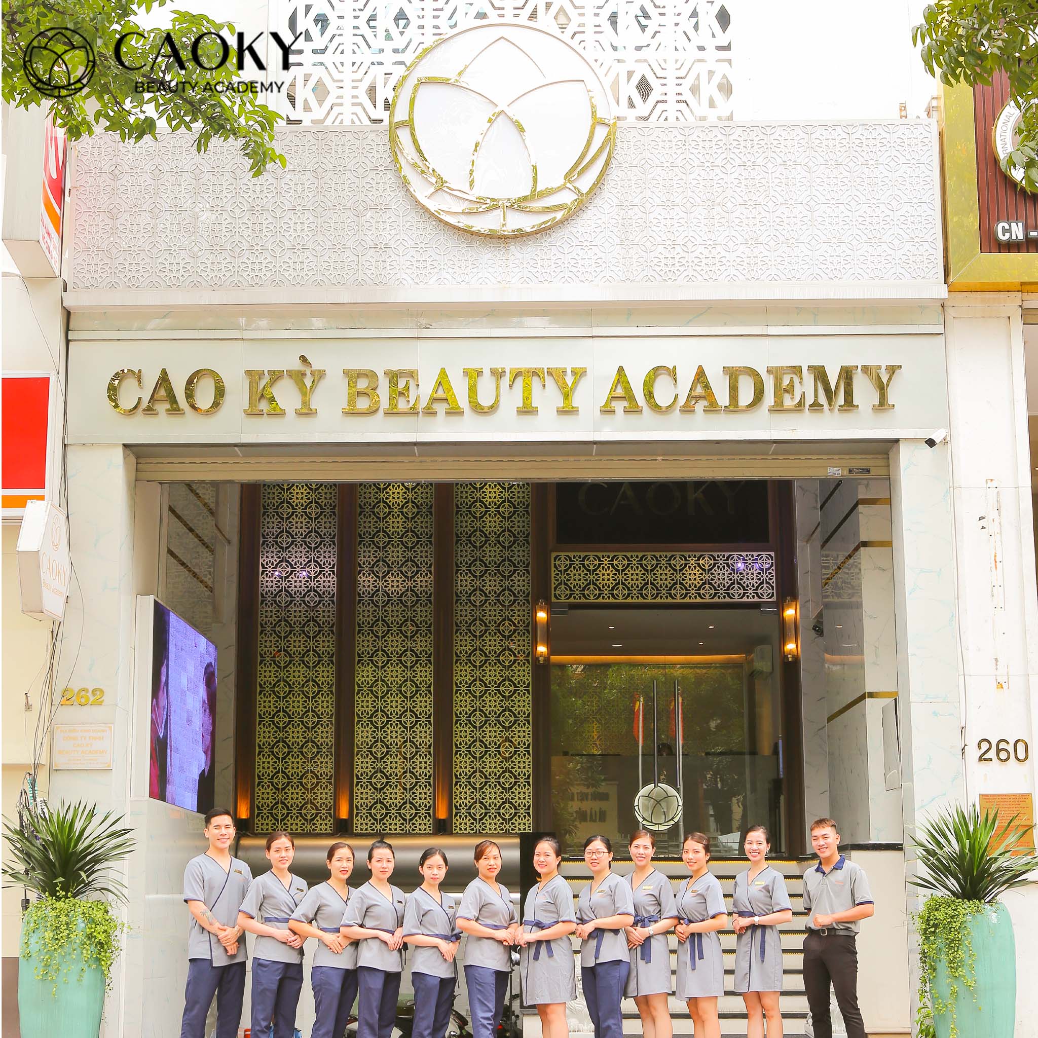 Điêu khắc chân mày