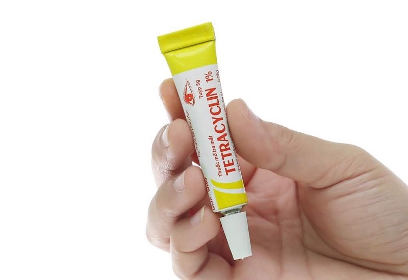 thuốc mỡ chăm sóc mí sau phun